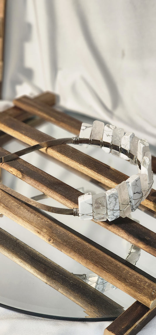 Howlite & Quarts Crystal Crown